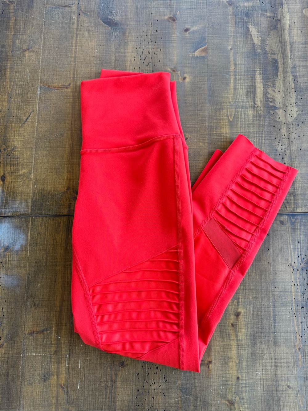 ALO Yoga Women’s Vibrant Red Ribbed Leggings